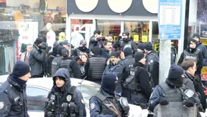 HDP'li milletvekili, polisin kolunu ısırdı