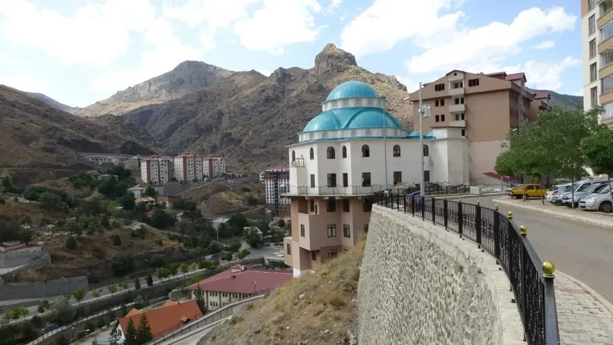 6 katlı apartman cami: Yer sıkıntısına ilginç çözüm! 1
