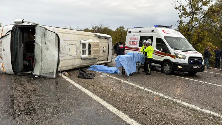 Bartın'da işçi servisi devrildi: Ölü ve yaralılar var 2