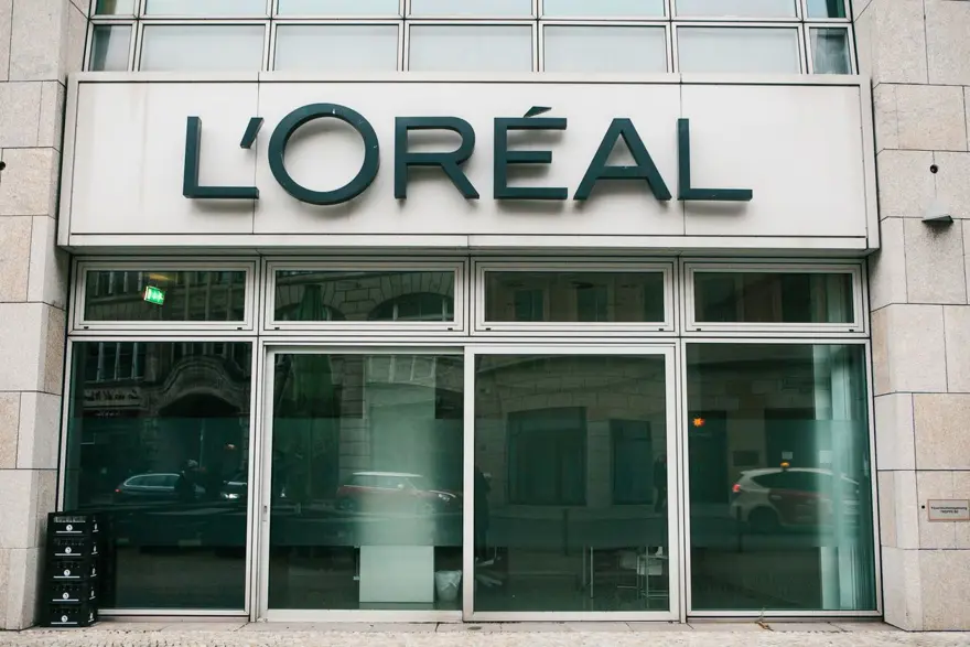 48- L'OREAL PARİS: 38,31 MİLYAR DOLAR 53 48- L'OREAL PARİS: 38,31 MİLYAR DOLAR 53