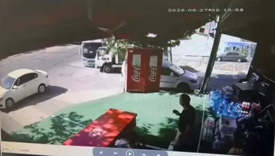 Kamyonet minibüse çarptı: 2 yaralı