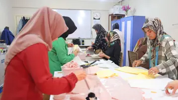 Ev hanımı olarak gelip kendi iş yerini açıyorlar: Hem sosyalleşiyor hem de iş sahibi oluyorlar