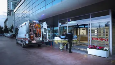 Traktör devrildi, sürücü can verdi