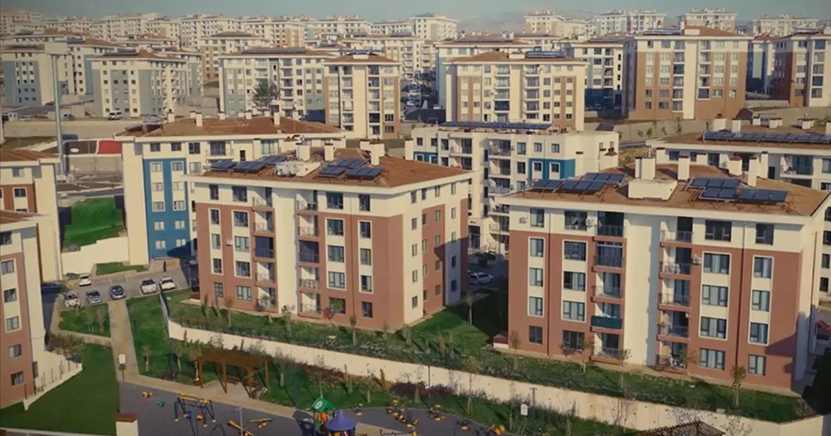 Bakan Kurum'dan deprem bölgesinde 350 bininci konut paylaşımı