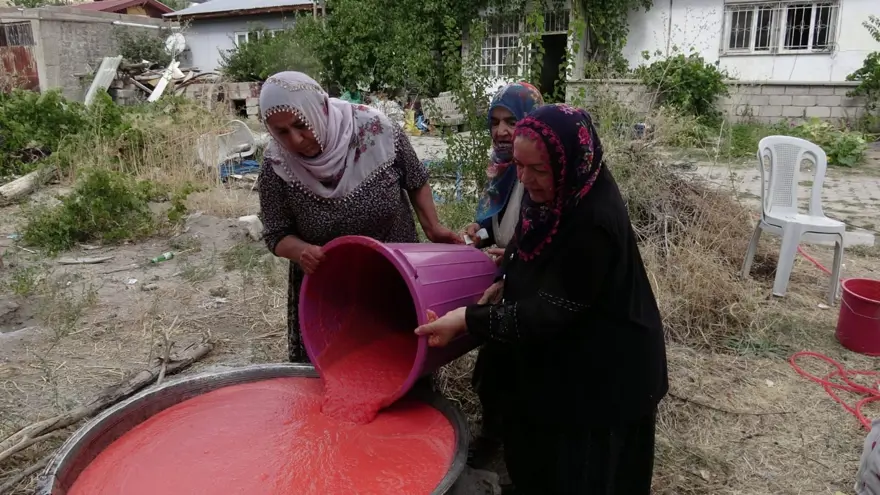 5 saat odun ateşinde kaynatılıyor:  150 yıllık bakır leğende kış hazırlığı 5