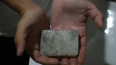 Yerin metrelerce altından çıkarılıyor: Sıcak havalarda ter kokusunu azaltan çözüm, tanesi 65 TL