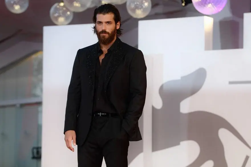 Can Yaman 79. Venedik Film Festivali'nden ödül aldı 
