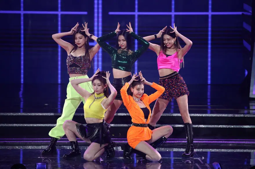 Time'a göre 2020'nin en iyi K-pop şarkıları ve albümleri 8 Time'a göre 2020'nin en iyi K-pop şarkıları ve albümleri 8