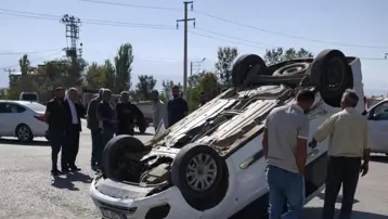 Iğdır&#x27;da kaza: Araçlardan biri ters döndü, iki kişi yaralandı