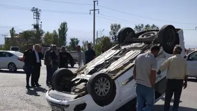 Iğdır'da kaza: Araçlardan biri ters döndü, iki kişi yaralandı