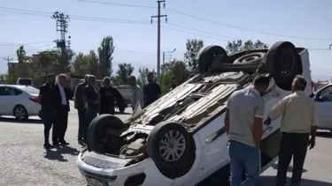 Iğdır'da kaza: Araçlardan biri ters döndü, iki kişi yaralandı
