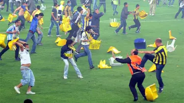 2 Fenerbahçe taraftarına daha tutuklama