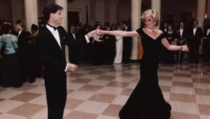 Prenses Diana'nın elbisesi satışta (John Travolta ile dans etmişti) Prenses Diana'nın elbisesi satışta (John Travolta ile dans etmişti)
