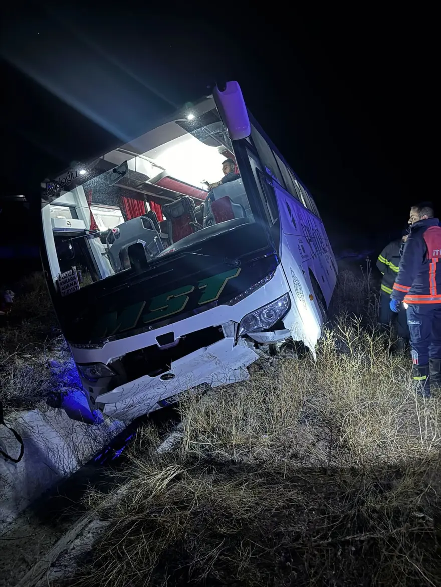 BARİYERE ÇARPTI DEVRİLDİ 1 BARİYERE ÇARPTI DEVRİLDİ 1