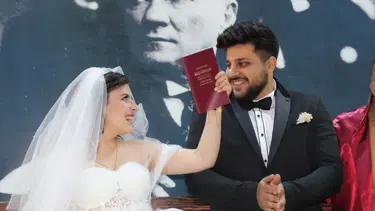 Depreme küs yakalandılar: 5 gün enkaz başında beklediği nişanlısıyla tedavisi bitince evlendi