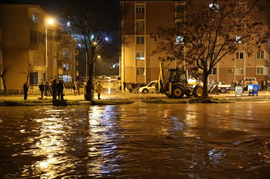 Edirne Uzunköprü'de dere taştı: Mahsur kalanlar kurtarıldı 13