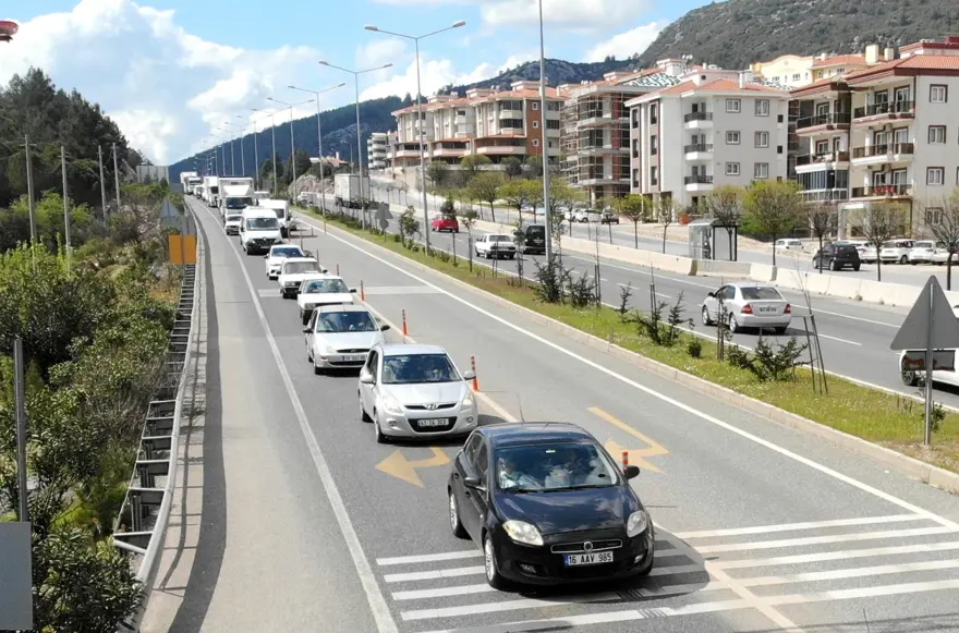 Yollarda bayram yoğunluğu başladı | Karayollarında son durum 5