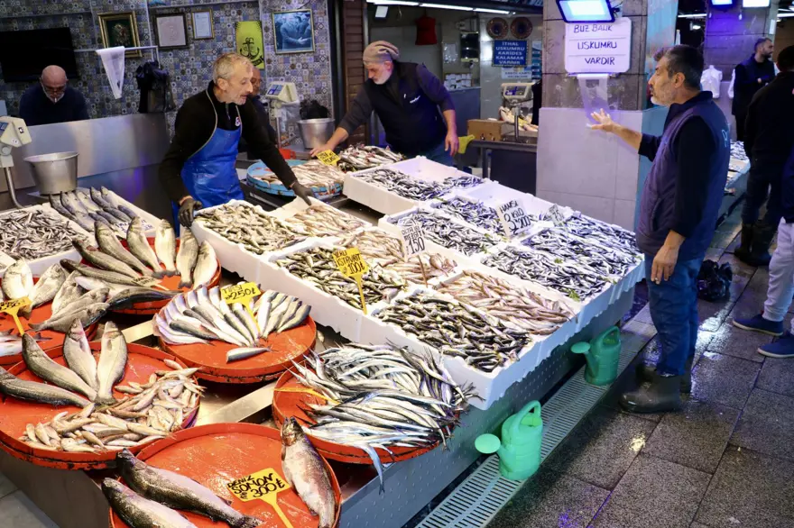 Kilosu 75 liraya satılıyor: Balıkçı tezgahlarına bereket getirdi 2
