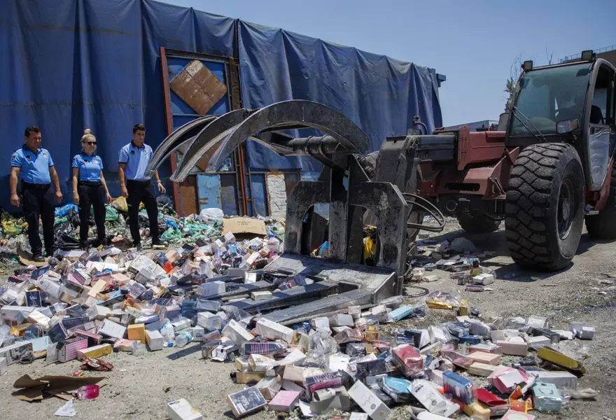 Antalya'da 5 bin 807 adet ele geçirildi! Hepsi sahte 4