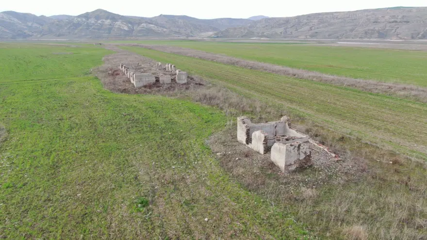 Sular çekildi, eski tren garı gün yüzüne çıktı 2