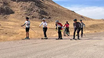 Hakkari'nin tekerlekli kayak takımı şampiyonluğa hazır