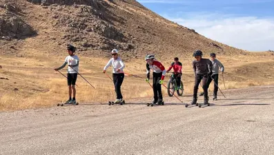 Hakkari'nin tekerlekli kayak takımı şampiyonluğa hazır