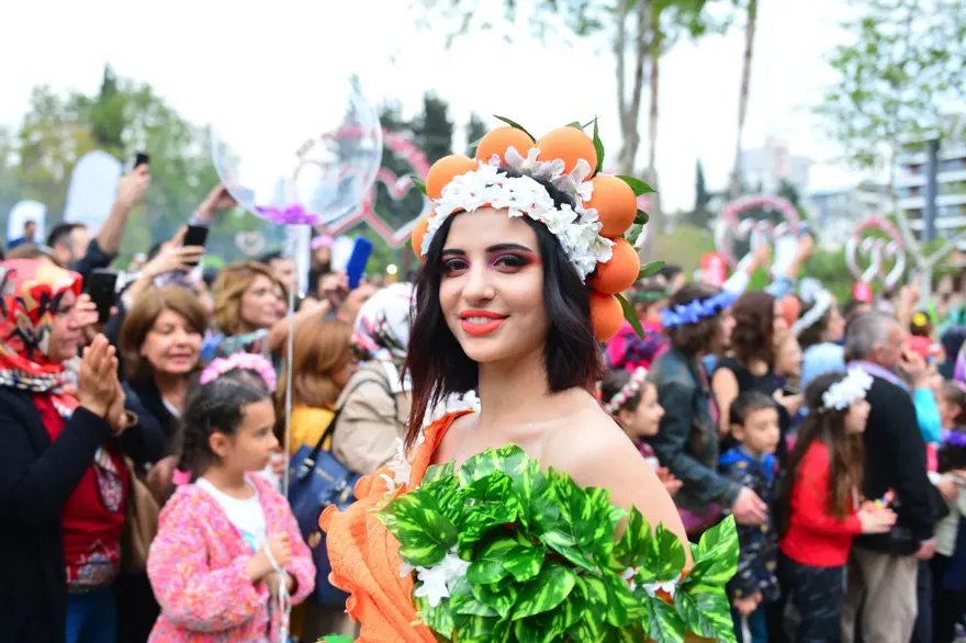 Adana'da renkli Portakal Çiçeği Karnavalı korteji 25 Adana'da renkli Portakal Çiçeği Karnavalı korteji 25