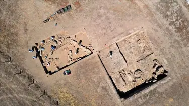 Aydın Tepecik Höyüğü'ndeki kazıda saray benzeri yapı ve tahıl küpleri bulundu