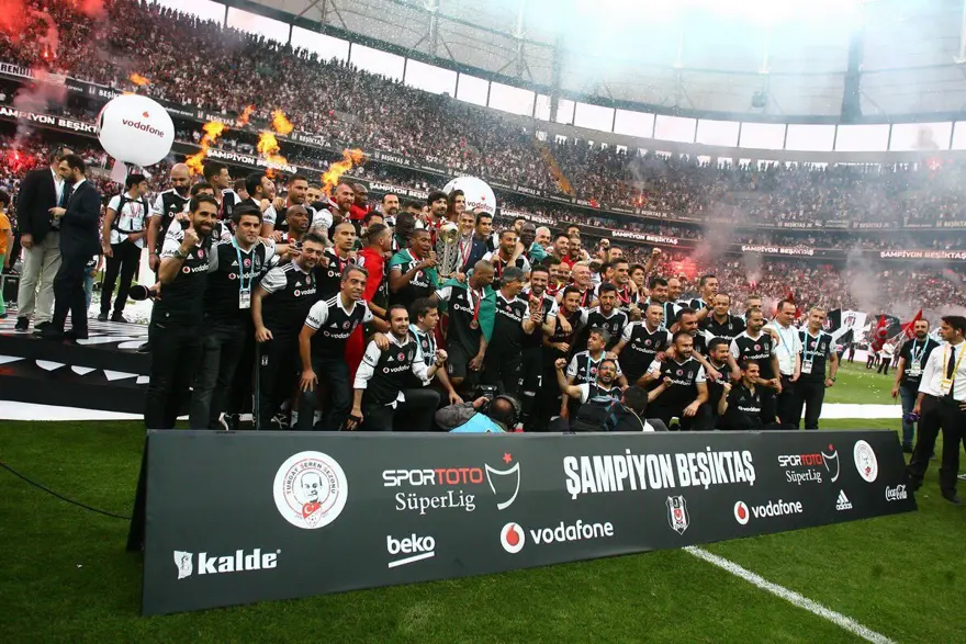 Şampiyon Beşiktaş kupasına kavuştu 3