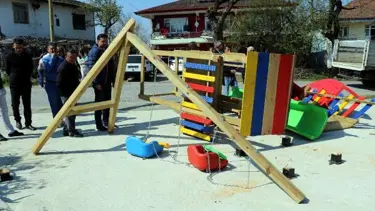Seçilemeyen muhtar çocuk parkını yıktı