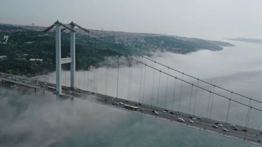İstanbul Boğazı'na çöken sis doyumsuz görüntüler oluşturdu 22