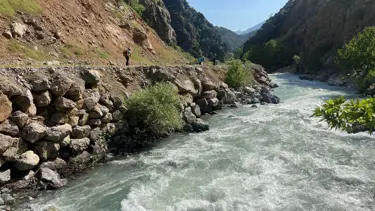 Yüksekova'da akıntıya kapılan kişi kayboldu