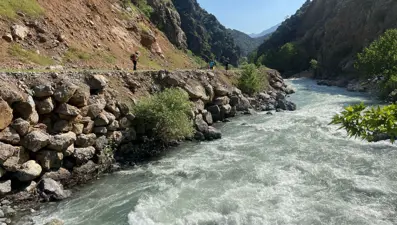 Yüksekova'da akıntıya kapılan kişi kayboldu