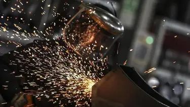 Sanayi üretimi şubatta yüzde 8,2 geriledi