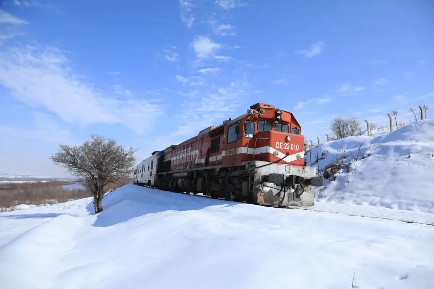 Doğu'nun kış güzelliğini Vangölü Ekspresi ile izliyorlar 2