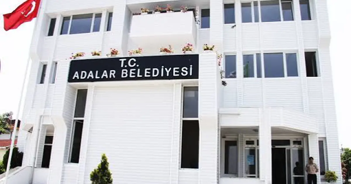 Adalar Belediyesi'ne rüşvet operasyonu. Belediye Başkanı Ali Ercan Akpolat dahil 41 gözaltı