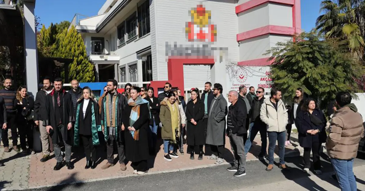 Karne günü velilere kötü sürpriz: "Okula geldiğimizde öğretmenler öğrencilerle ağlıyordu"