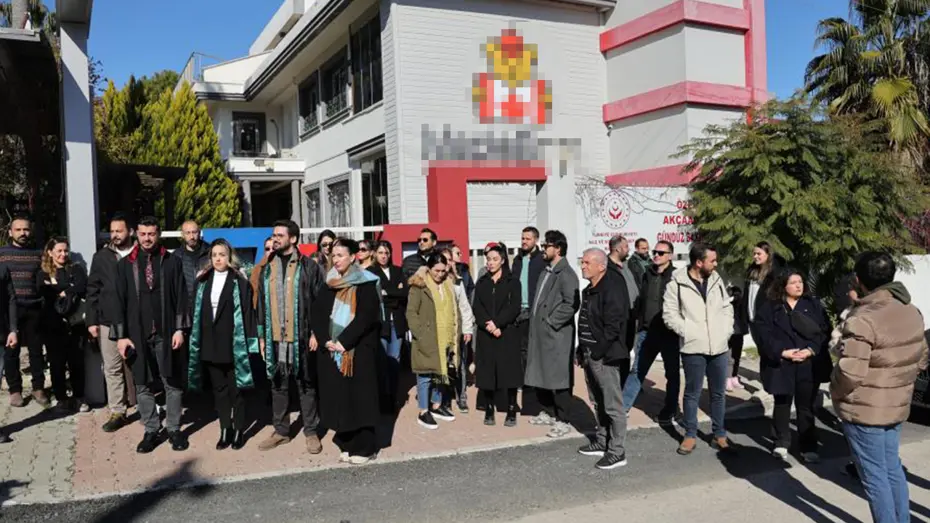 Karne günü velilere kötü sürpriz: “Okula geldiğimizde öğretmenler öğrencilerle ağlıyordu”