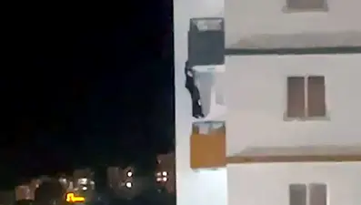 Adana'da sevgili dehşeti. Balkondan atlayıp kaçmak isterken yakalandı