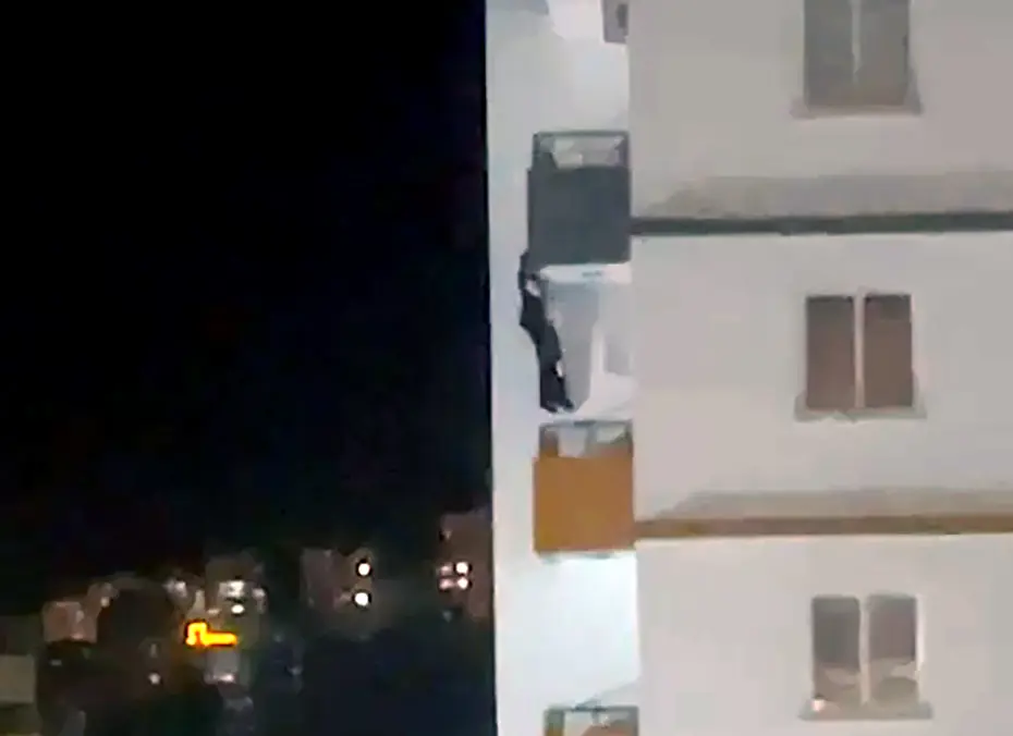 Adana'da sevgili dehşeti. Balkondan atlayıp kaçmak isterken yakalandı