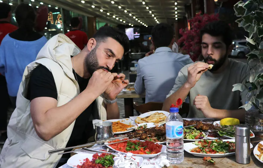 Adana kebap listede üçüncü oldu, tepki gecikmedi... "Bazı lobiler Adana kebabı dışlıyor" 