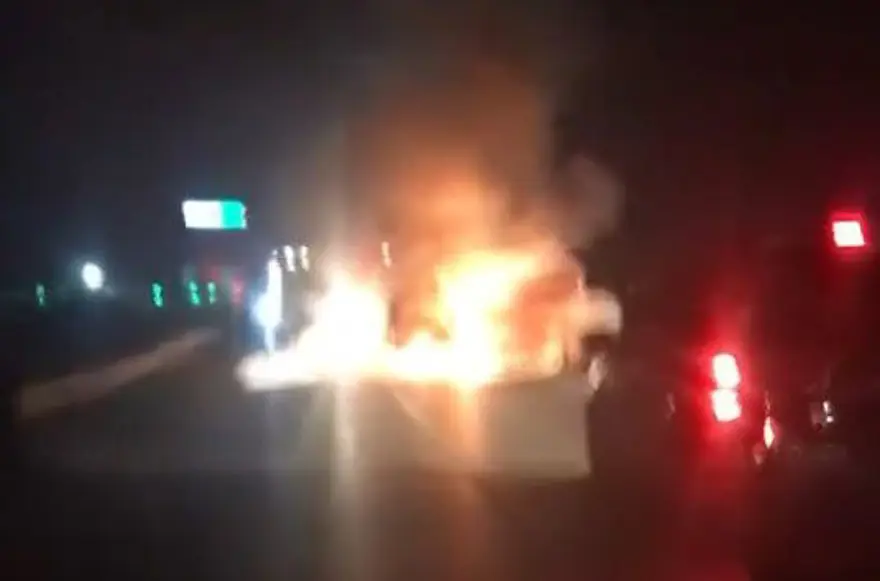 Seyir halindeki araç yandı 4