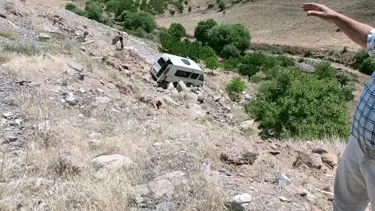 Malatya'da lastiği patlayan yolcu minibüsü devrildi: 15 yaralı