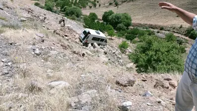 Malatya'da lastiği patlayan yolcu minibüsü devrildi: 15 yaralı