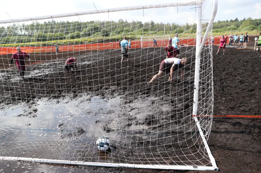Beyaz Rusya'da bataklık futbol turnuvası 19