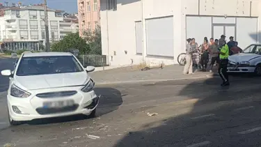 Antalya'da iki otomobil çarpıştı