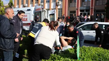 Boşanma davasından çıkıp eşini sırtından bıçakladı