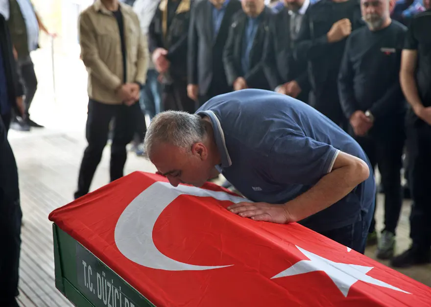 Kahramanmaraş okul saldırısında ölenlere gözyaşlarıyla veda 5