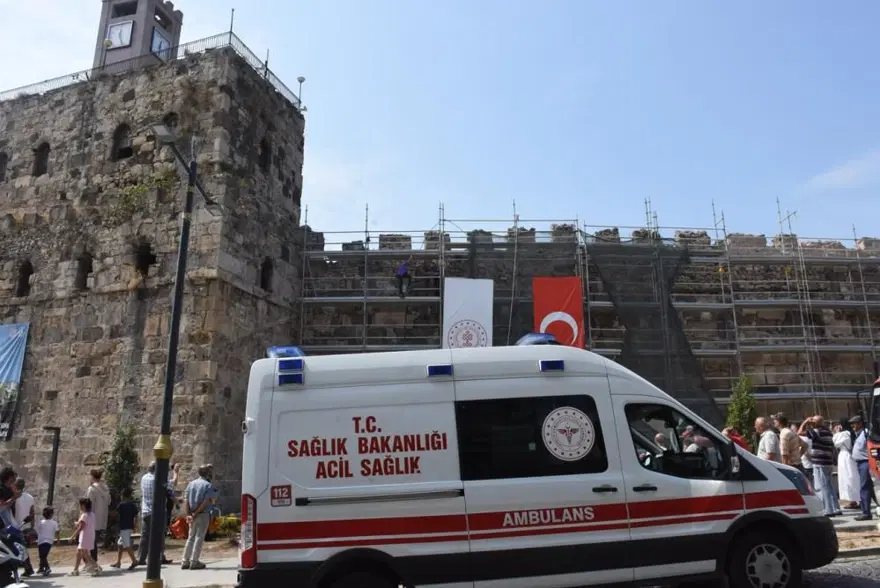 Trafik cezasına kızdı, kalede intihar etmeye kalkıştı 