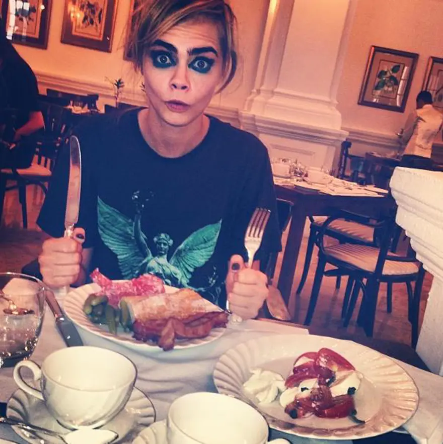 Güzelliğini anneannesinden almış 9